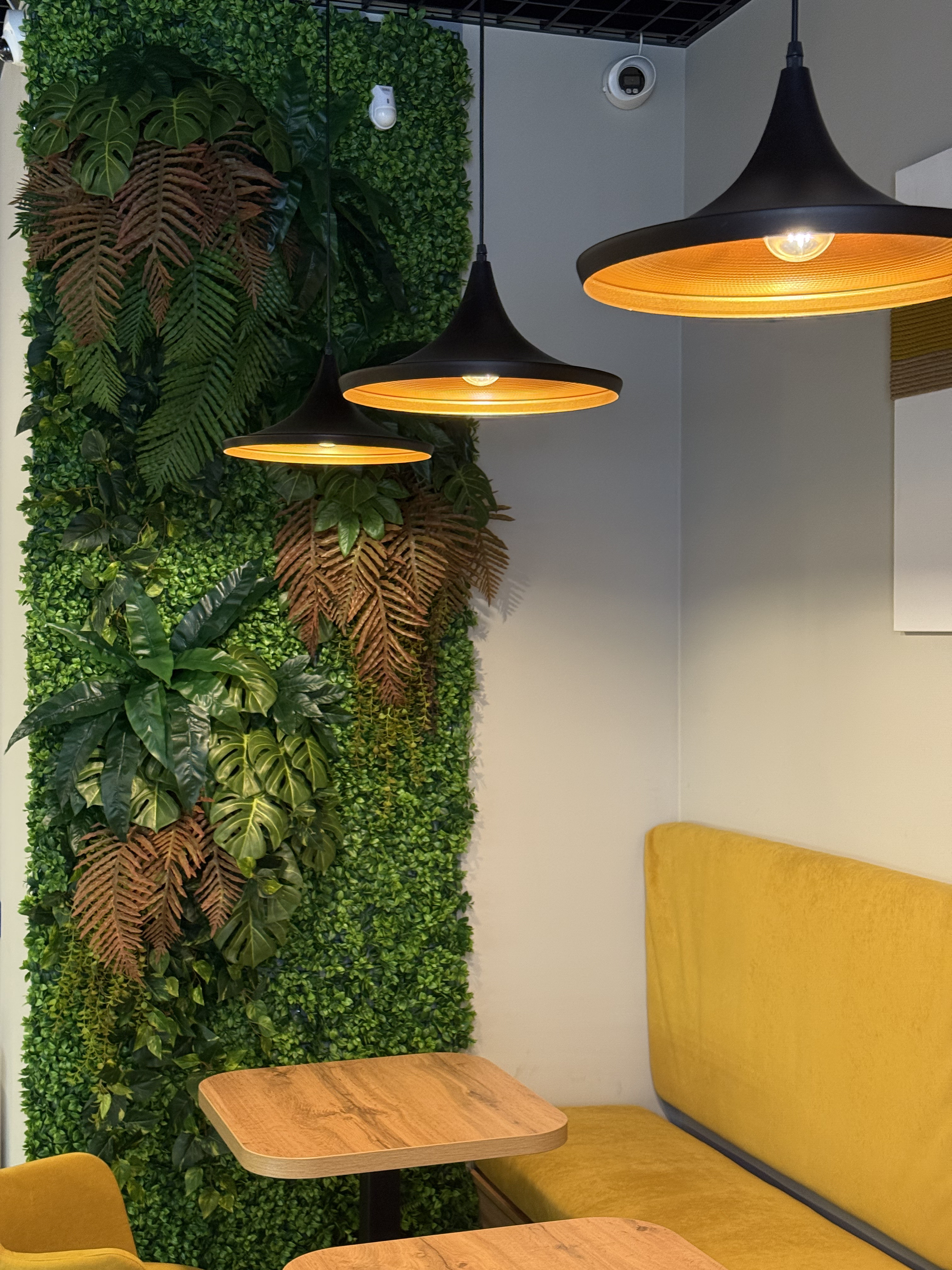 Озеленение искусственными растениями